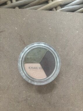 jane iredale Khaki Trio Eyeshadow - green, Brown, peach